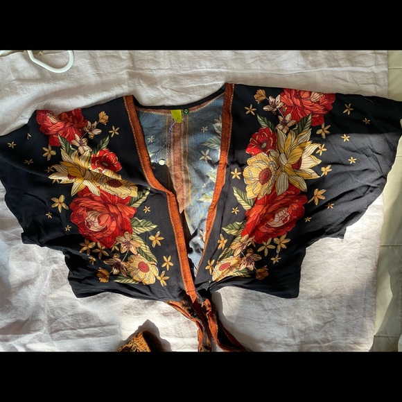 Farm Rio Midi Skirt + Envelope cropped top - Picture 4 of 15